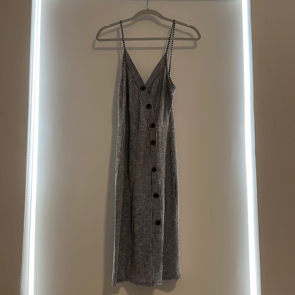 Comfortable midi dress, great for work!